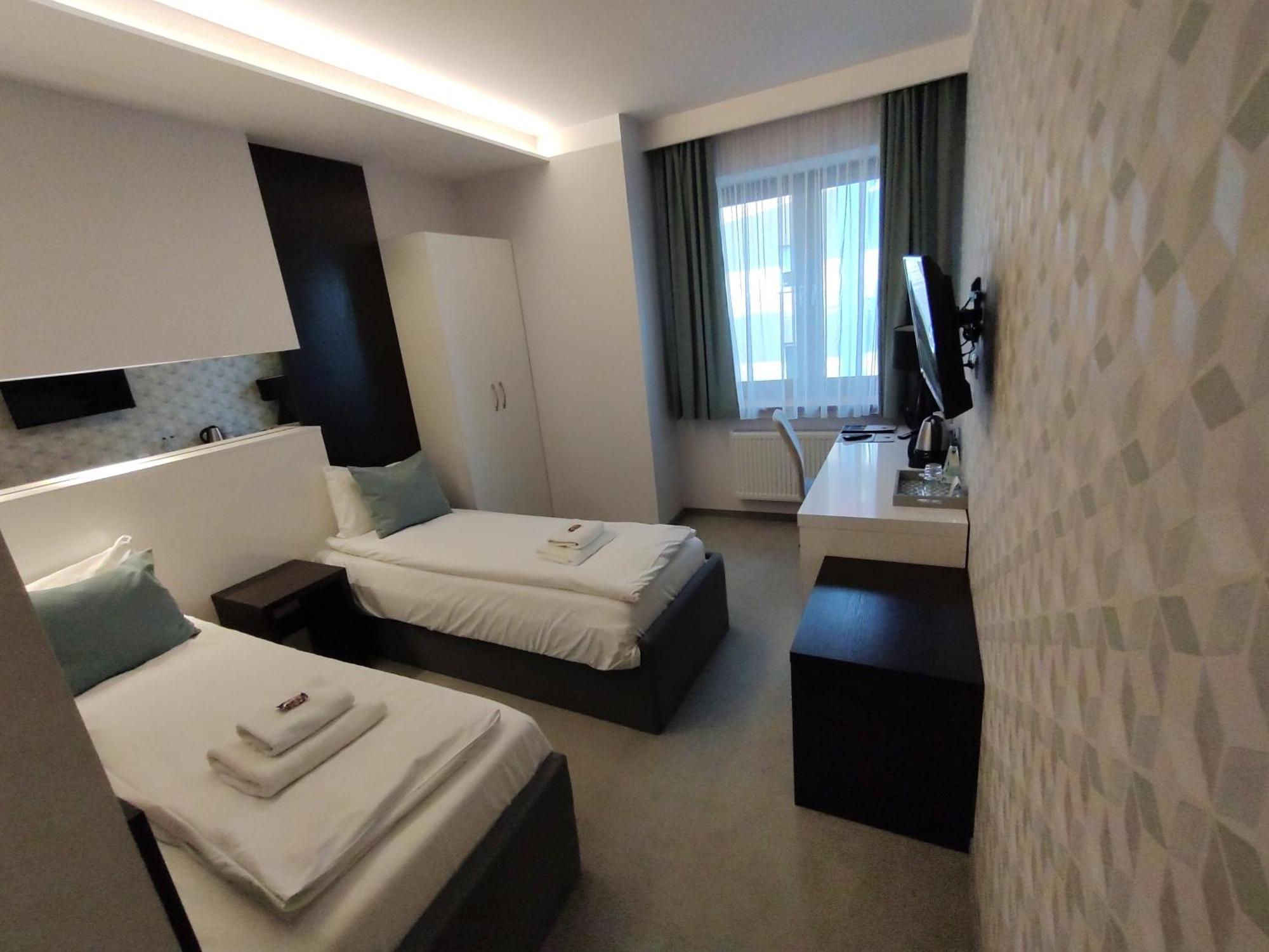 Novopolska - Hotel I Restauracja Koscian Luaran gambar